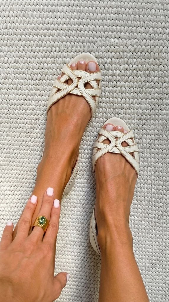 The Maylis Wedge Sandal